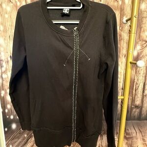 Vintage DC Skateboard Women’s Black Sweatshirt
Embroidered